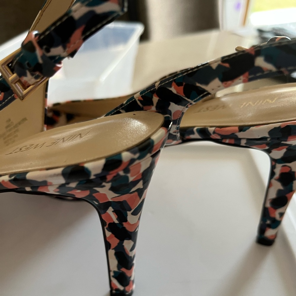 Women high heel shoe’s unique color!! Wore only 2 times!!